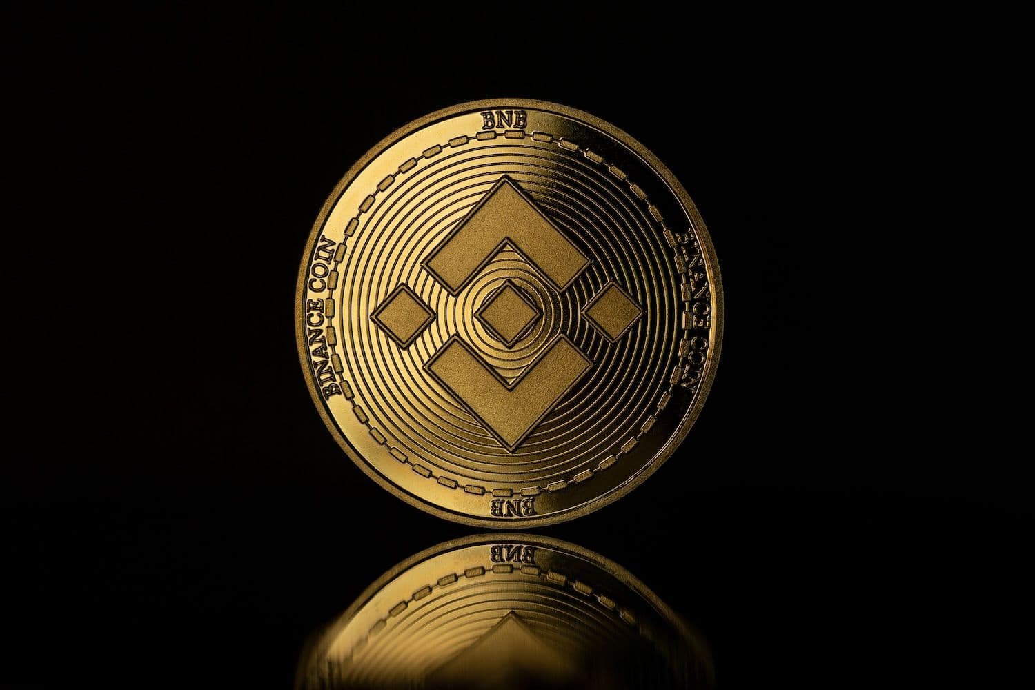 A BNB trading upgrade fails to lift token momentum as leverage stays cautious (Image: Shutterstock)