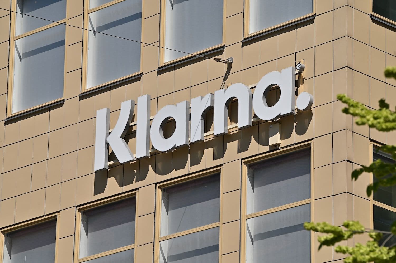 Pionero del programa "Compra-Ahora-Paga-Después" Klarna prueba tarjeta de débito en EE.UU. para competir con bancos tradicionales