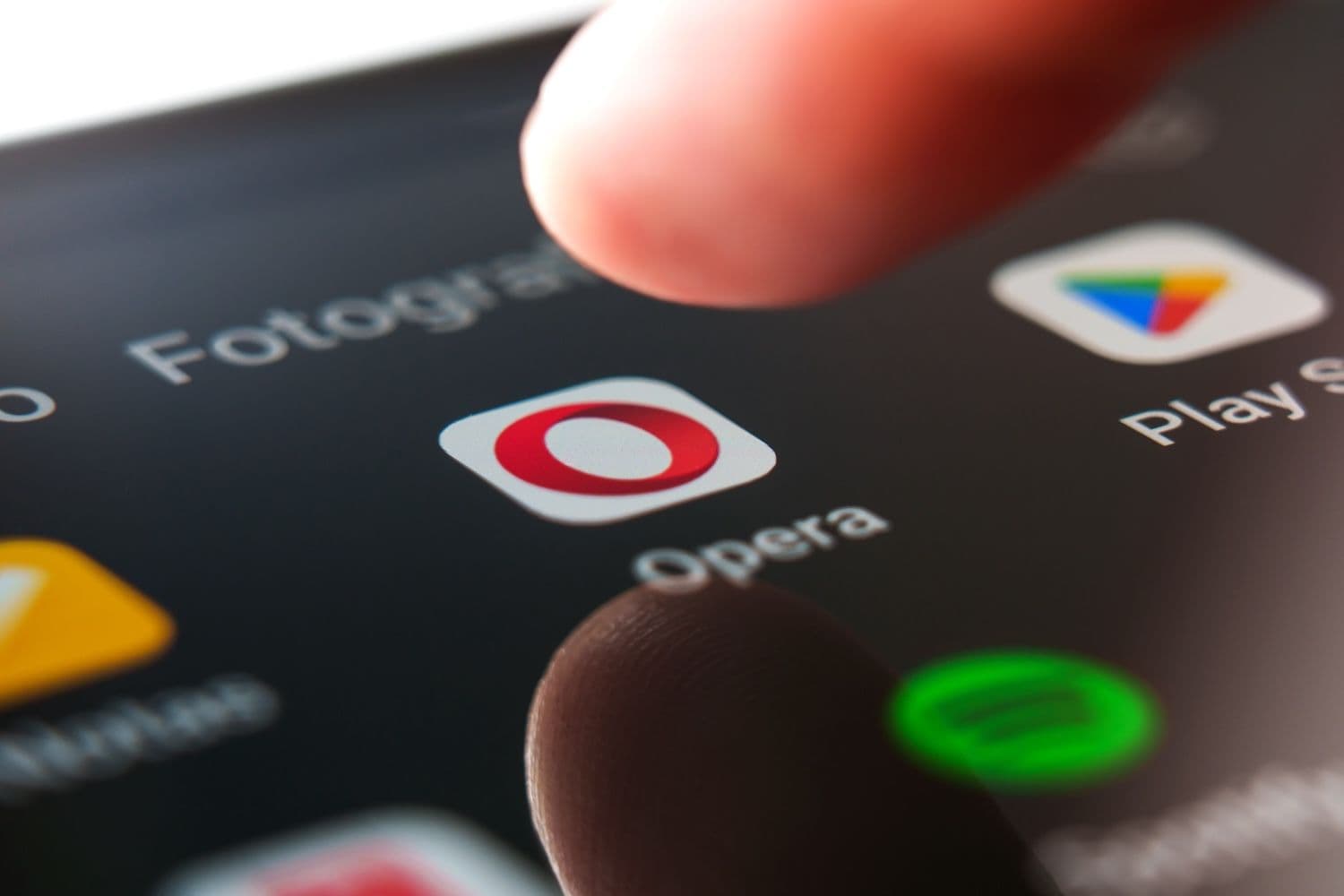 Tether werkt samen met Opera om USDT en XAUT naar MiniPay‑app te brengen