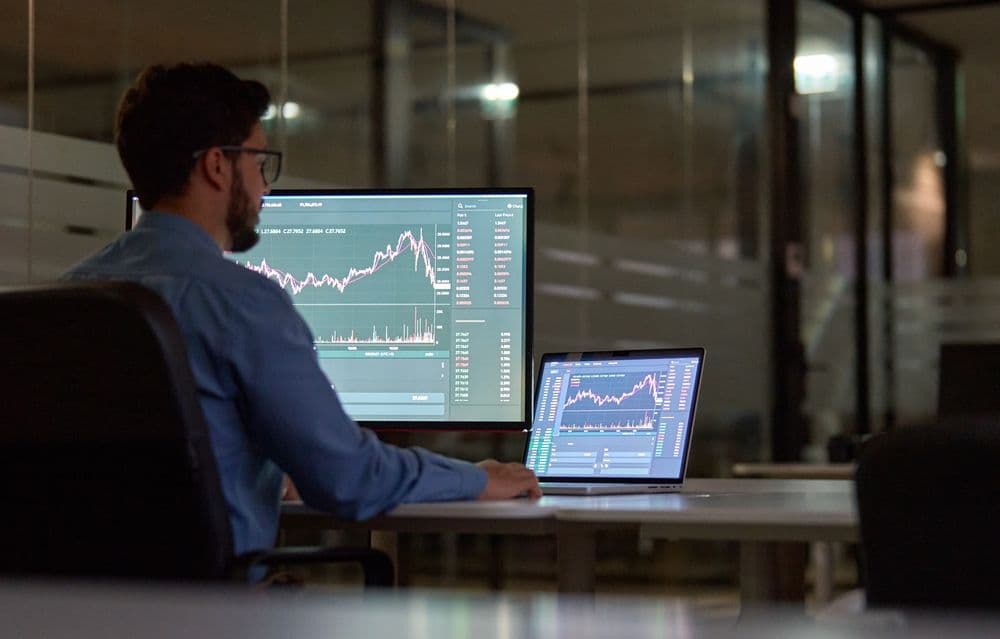 比特幣突破黃金與股市,目標直指十萬美元