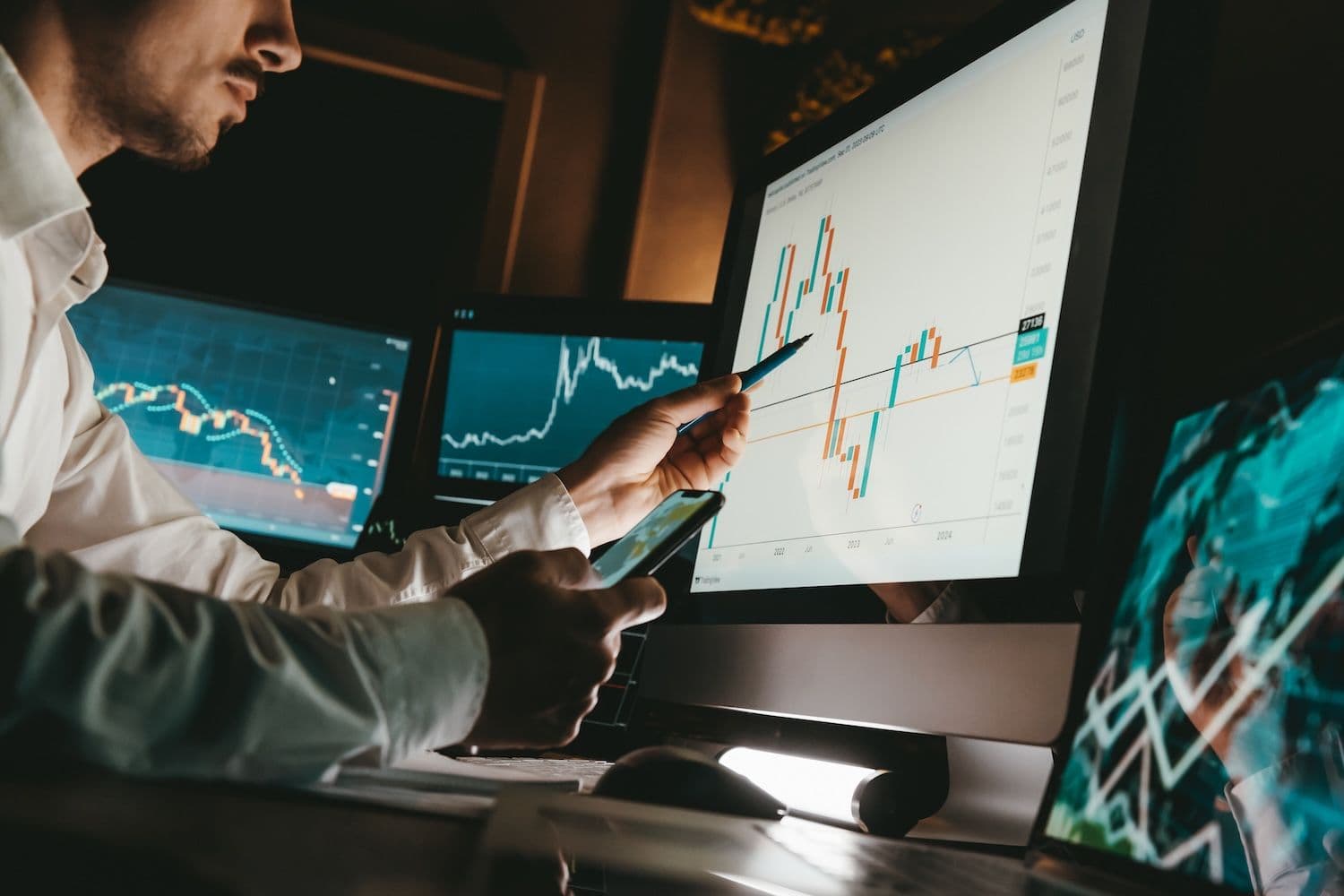 Compare the top 5 crypto exchanges offering stock perpetual contracts in 2026 by fees, pairs, leverage and features. (Image: Shutterstock)