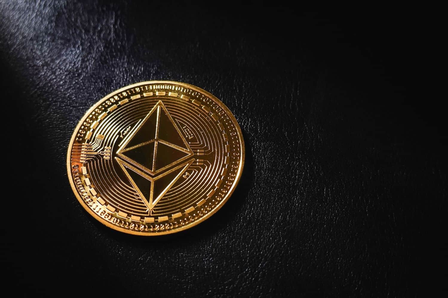 U.S. spot Ethereum ETFs lost $542M in their worst week since January, while Solana funds saw a record 14-week inflow streak end (Image: Shutterstock)