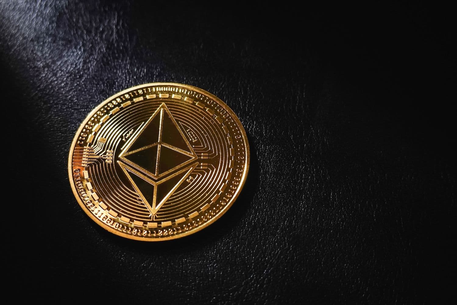 U.S. spot Ethereum ETFs lost $542M in their worst week since January, while Solana funds saw a record 14-week inflow streak end (Image: Shutterstock)