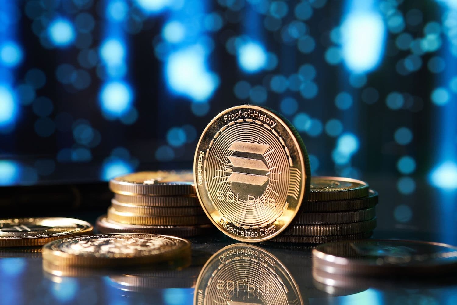 SOL hovers near $79 following eight consecutive red months, with traders eyeing a potential rebound echoing 2021. (Image: Shutterstock)