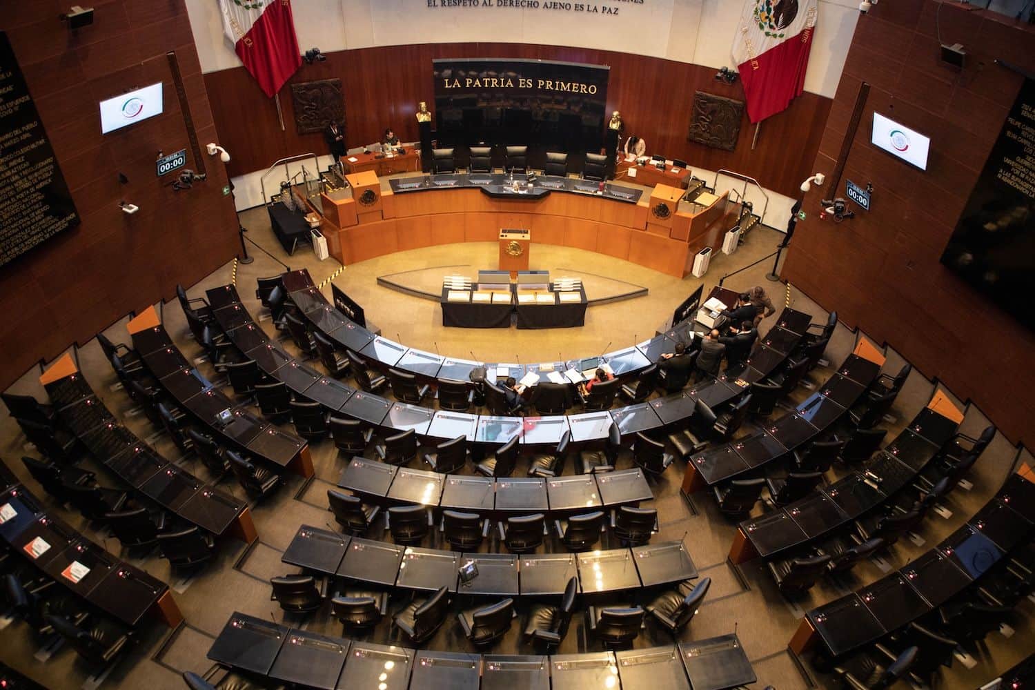 Crypto firms turn to the SEC and CFTC as TD Cowen's Jaret Seiberg and executives assess the failed CLARITY Act Senate vote (Image: Shutterstock)