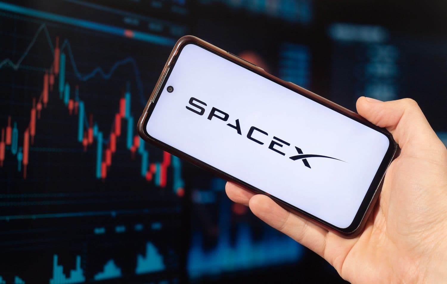 Wall Street braces as 911.5 million SpaceX shares near release, with Jim Cramer telling buyers to stay patient. (Image: Shutterstock)