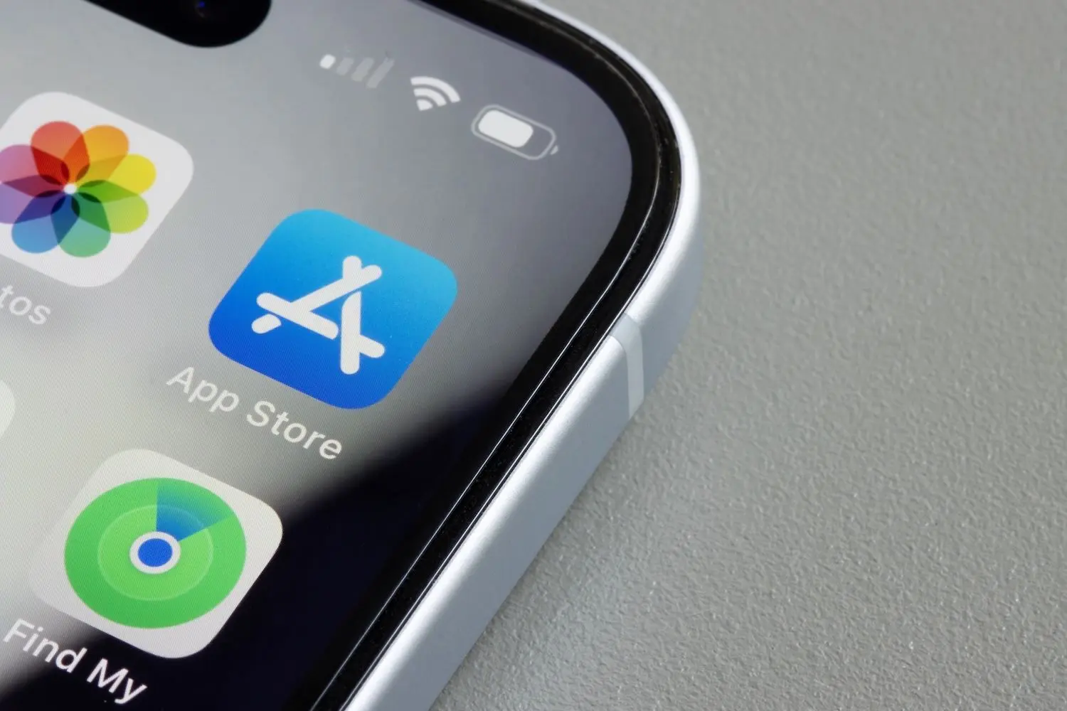Samsung's Galaxy Z Fold 8 meets Apple's $1,999 iPhone Duo, the foldable iPhone shipping Oct. 23. (Image: Shutterstock)