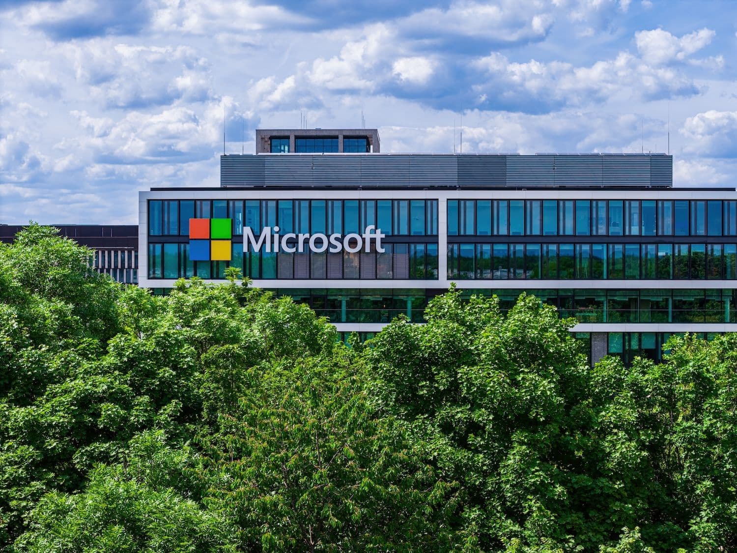 Azure growth accelerates after Microsoft’s $41B AI infrastructure push (Image: Shutterstock)