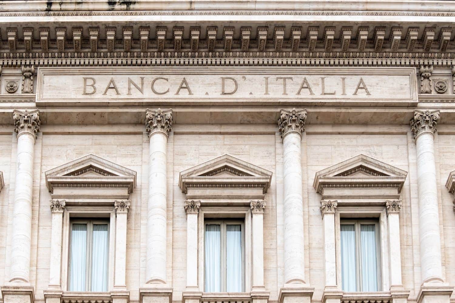 بنك إيطاليا: تكلفة التحويلات بـ USDC قد ترتفع إلى نحو 9%