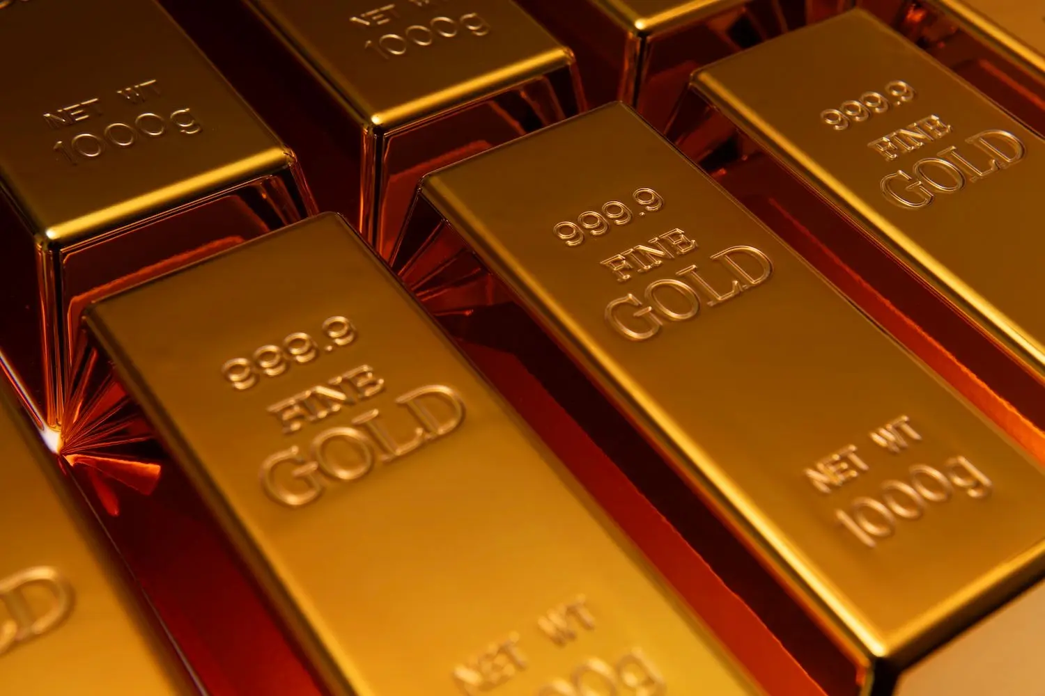 Gold price outlook shifts after JPMorgan lowers its Q4 target to $4,500 per ounce (Image: Shutterstock)