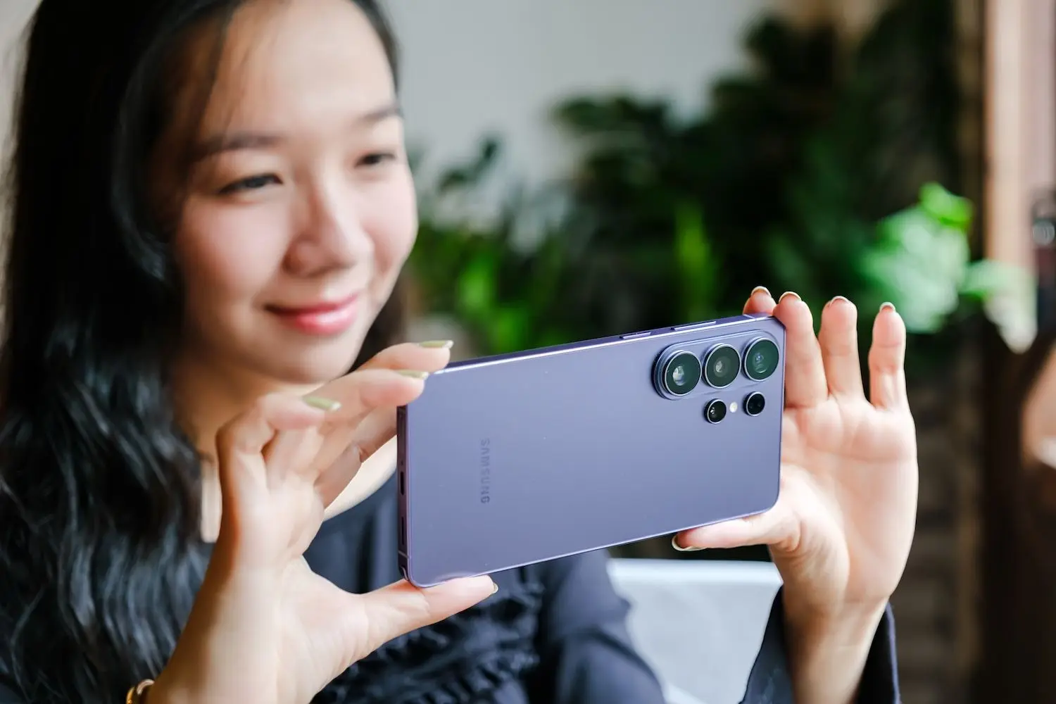 Trade database entries describe a 2027 Galaxy flagship range of four phones, including an added Pro model under the Ultra. (Image: Shutterstock)