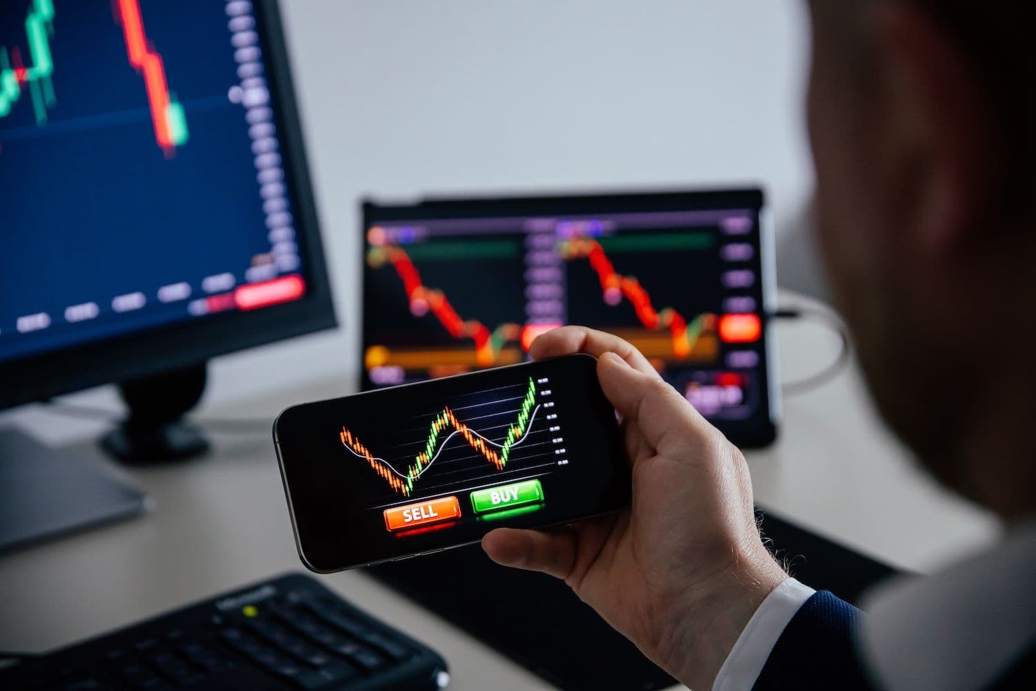 Hyperliquid's HYPE token crossed a $15.5B market cap (Image: Shutterstock)